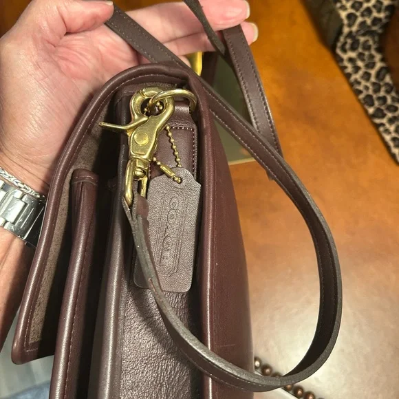 Coach Vintage Station Mahogany 1005-336
Made in US - Picture 10 of 12